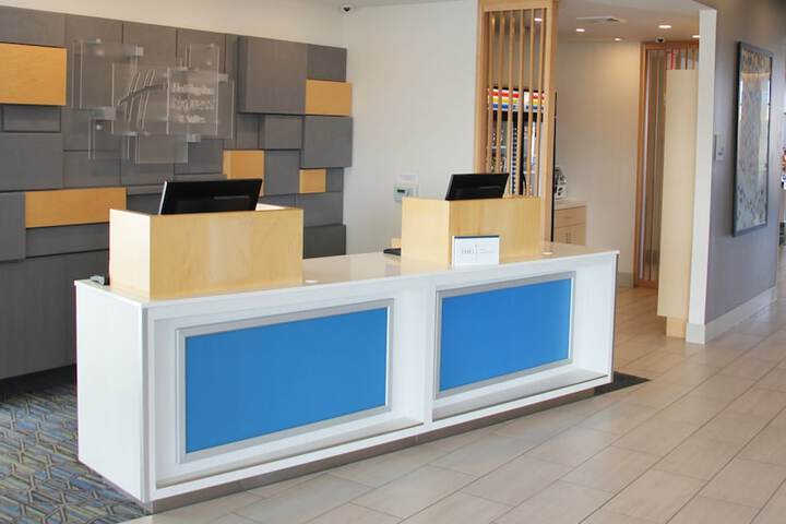 Holiday Inn Express & Suites Eau Claire West I-94 by IHG
