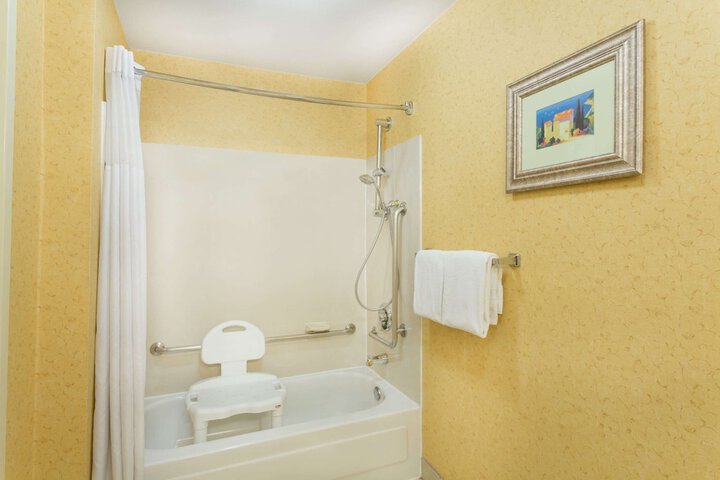 Room 13 of 28
