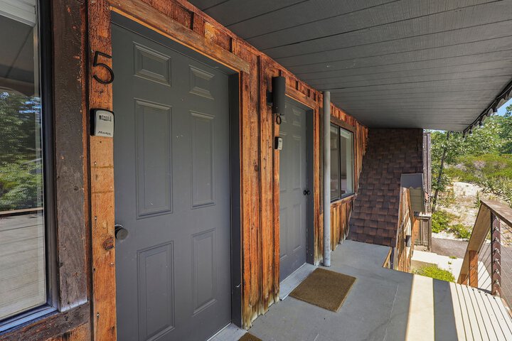 Basecamp Lodge