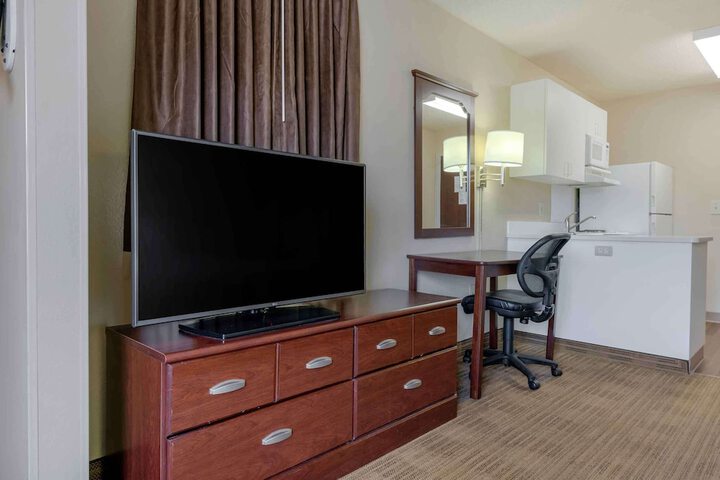 Room 10 of 30