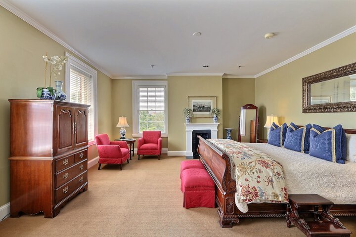 Room 103 of 170