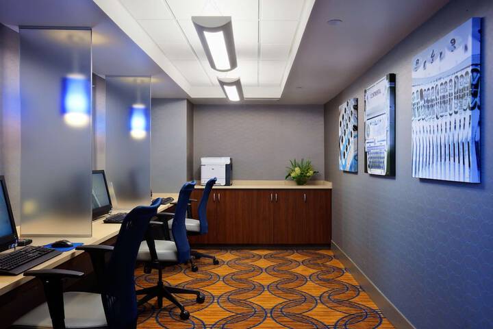 Business Center 82 of 82