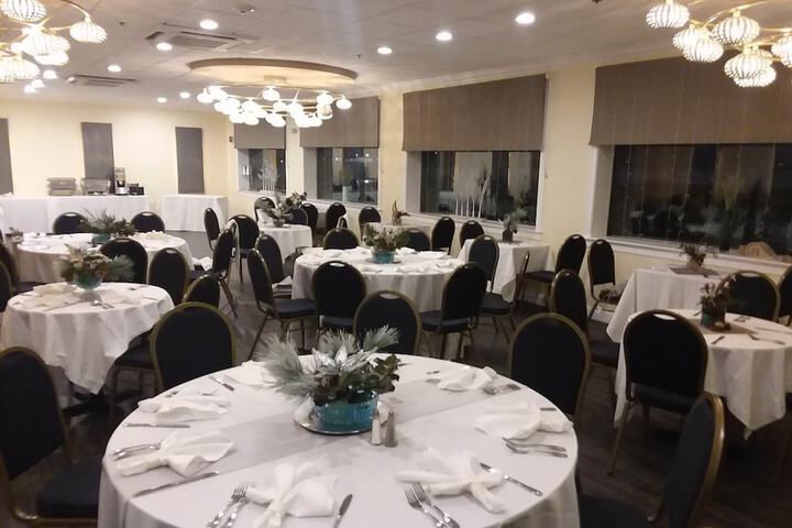 Ballroom/Hall 71 of 81