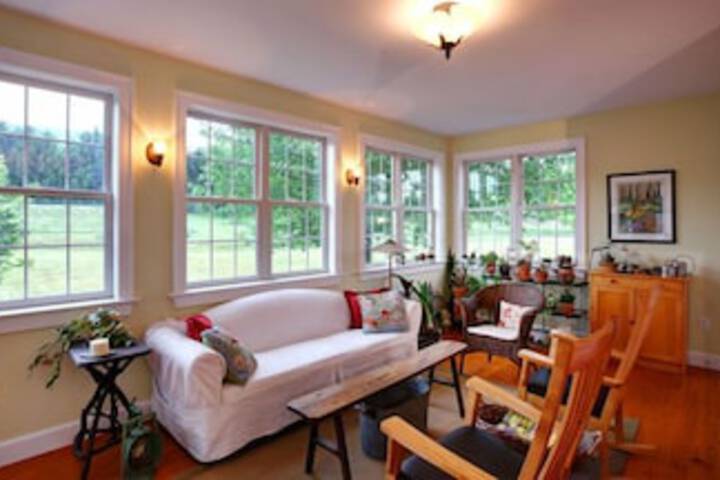 Bed & Breakfast at the Rock Garden