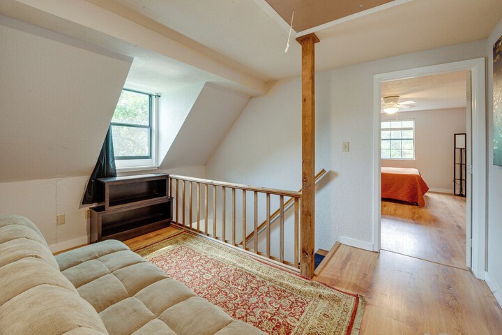 The Winehouse Rental in Muenster: Near Wineries!