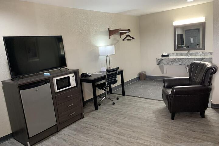 Room 7 of 27