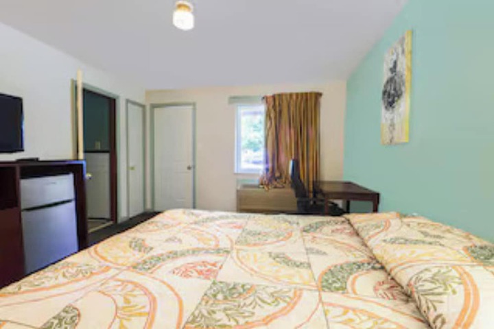 Room 7 of 12
