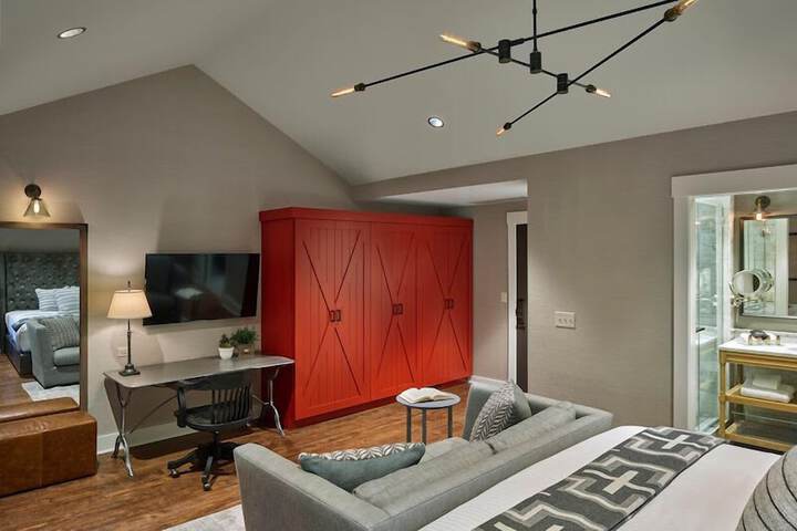 Room 16 of 76