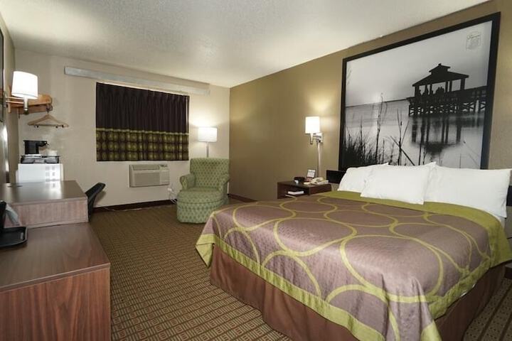Room 15 of 18