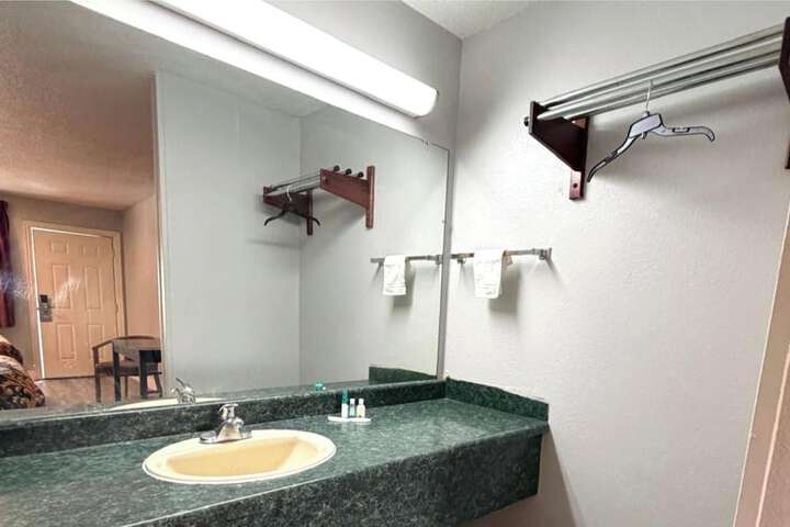 Regency Inn Three Rivers I-37