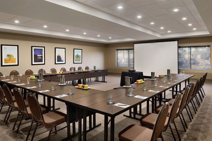 Embassy Suites by Hilton Milwaukee Brookfield