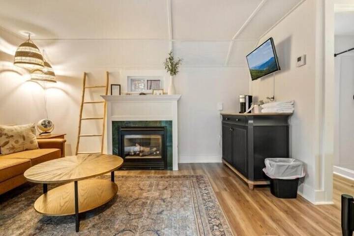 The Aurora Inn & Cottages