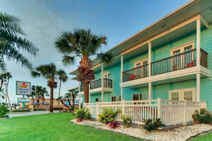 The Island Hotel Near Beach Port Aransas