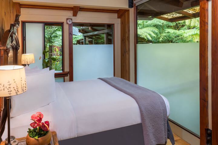 Volcano Village Lodge
