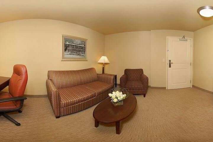 Comfort Suites near Hot Springs Park