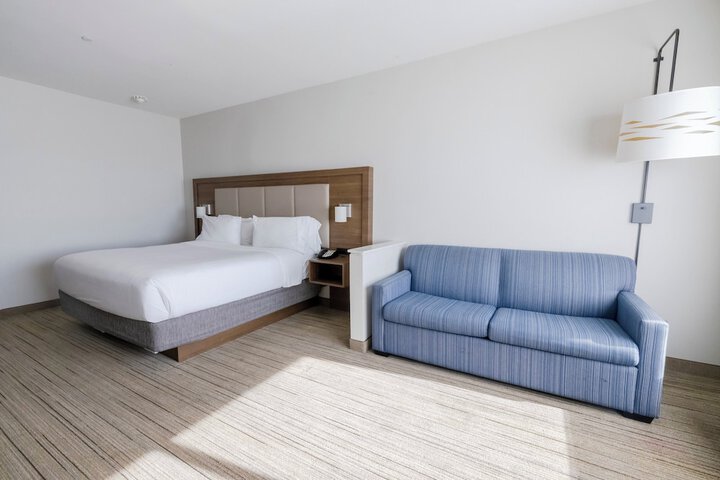 Room 18 of 40