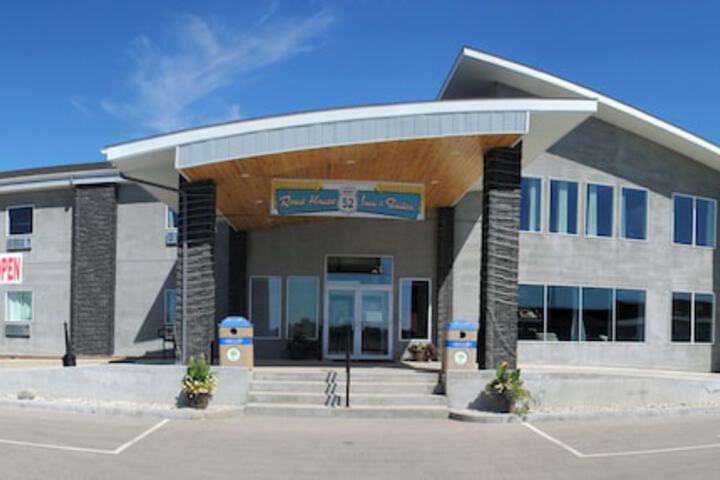 Roadhouse 52 Inn & Suites