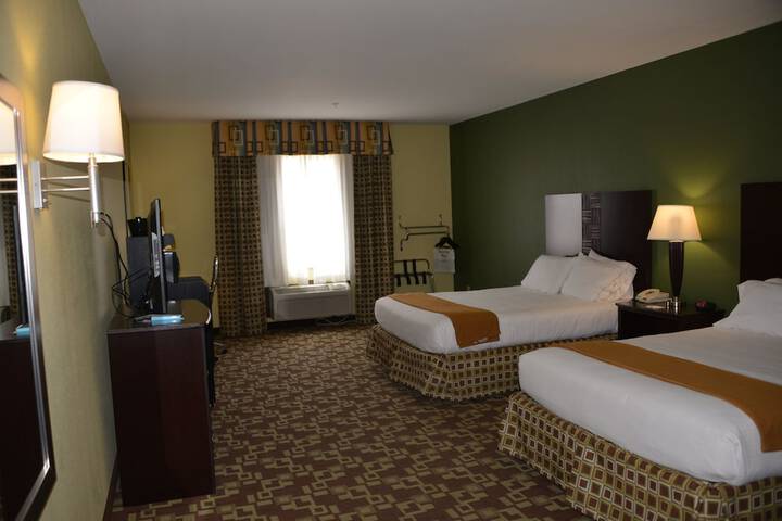 Room 34 of 47