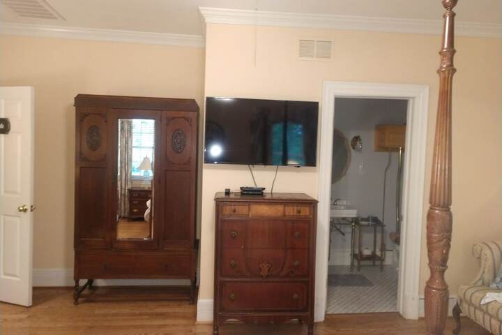Room 52 of 73
