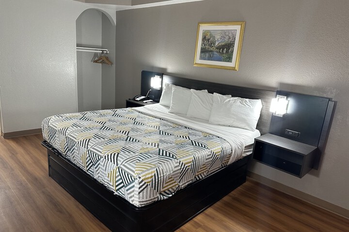 Room 15 of 32