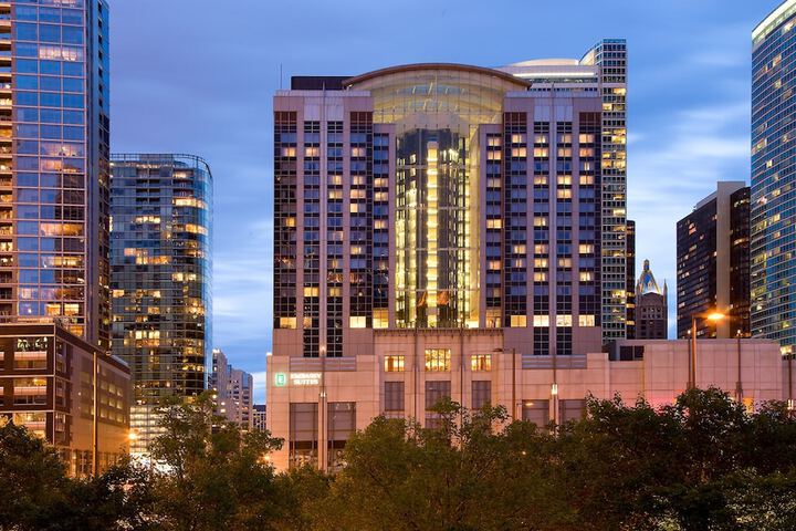 Embassy Suites by Hilton Chicago Downtown Magnificent Mile