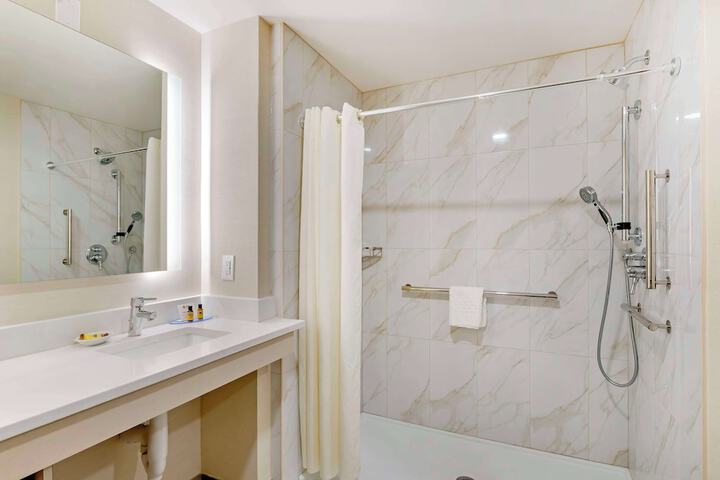 Best Western Plus Crossroads Inn & Suites