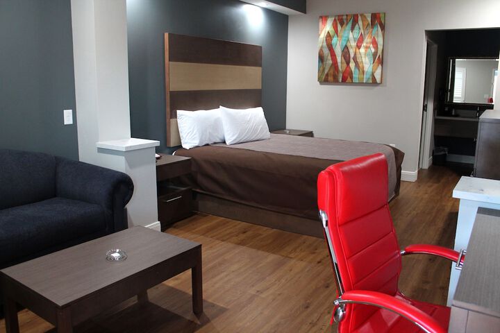 Room 13 of 19
