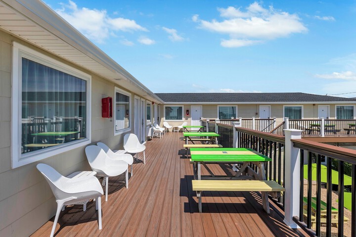 Sundeck 98 of 112