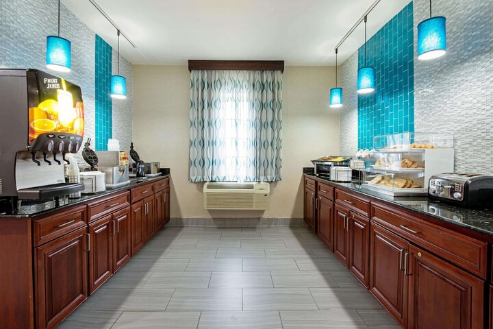 La Quinta Inn & Suites by Wyndham New Cumberland-Harrisburg