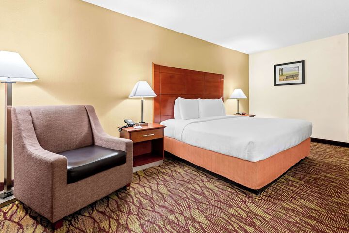 Room 10 of 28