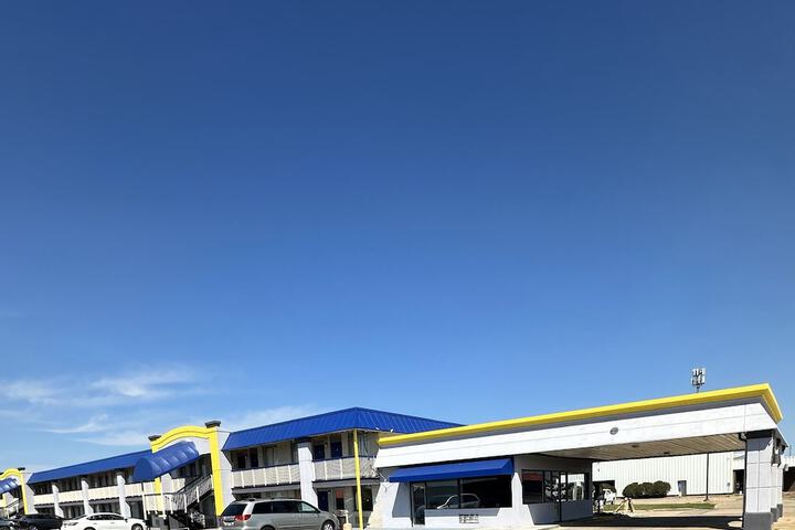 Days Inn by Wyndham Salina South