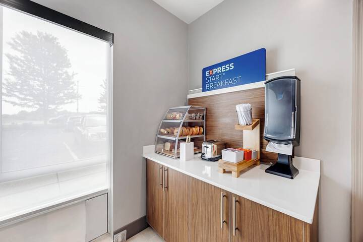 Holiday Inn Express White House by IHG