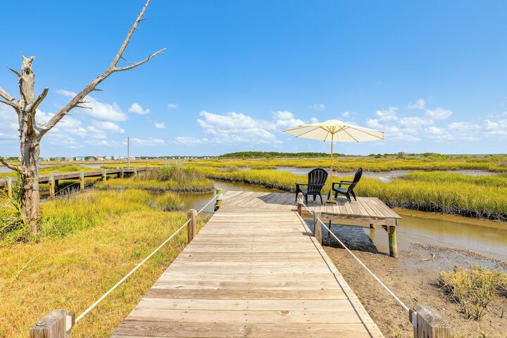 North Topsail Beach Townhome: Walk to the Beach!