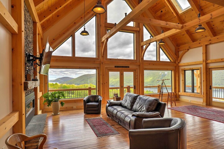 Naples Cabin w / Lake Views & Wraparound Deck!