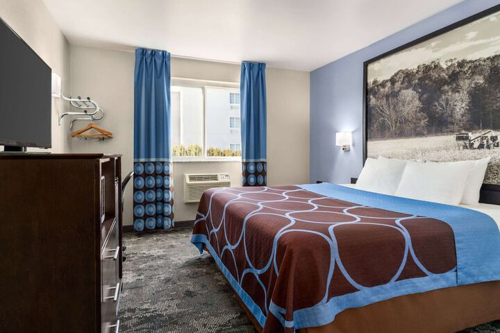 Room 10 of 30