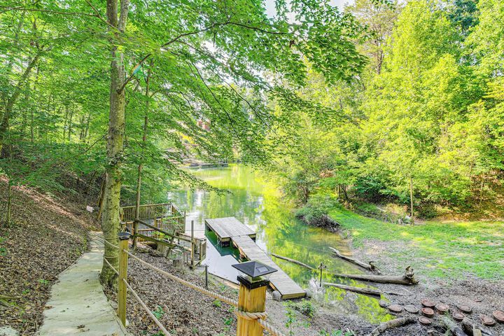 Dandridge Home on Douglas Lake w / Hot Tub & Dock!