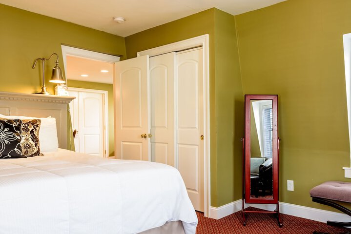 Room 17 of 64
