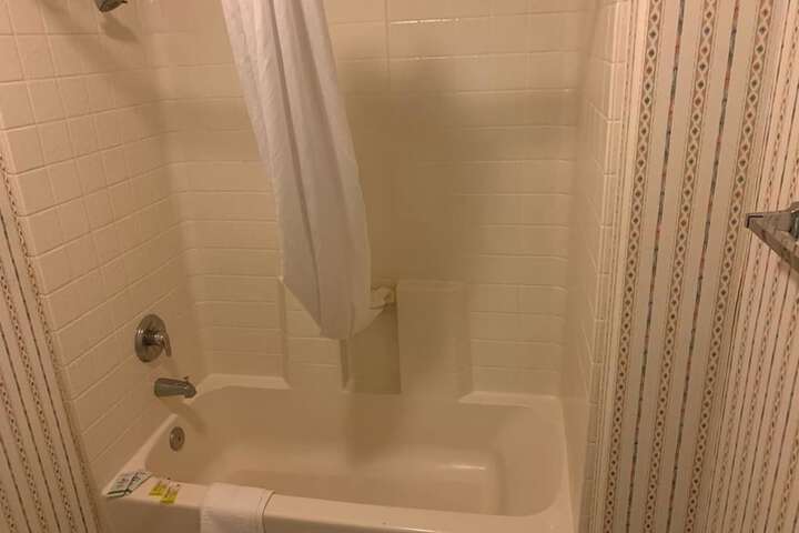 Room 16 of 27