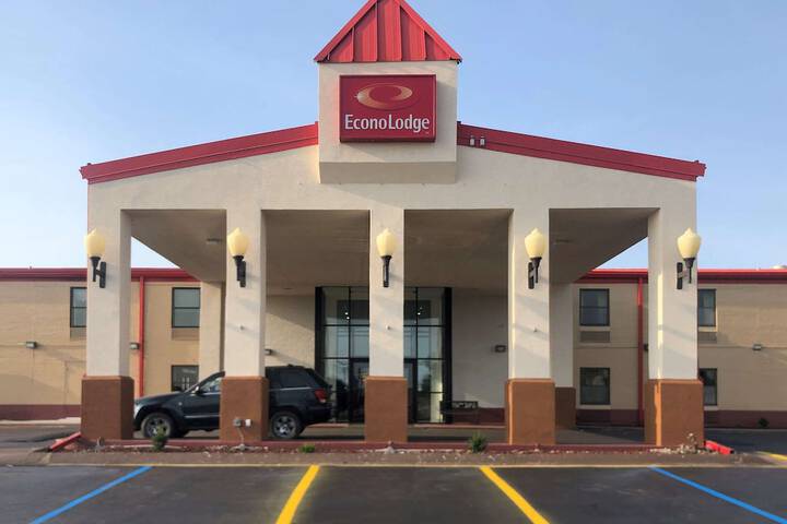 Econo Lodge Truman Inn