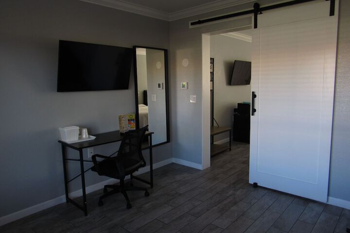 Room 52 of 61