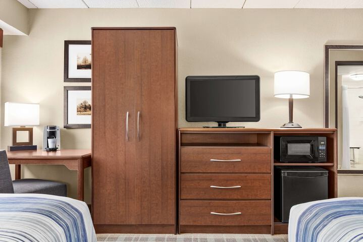 Room 27 of 49