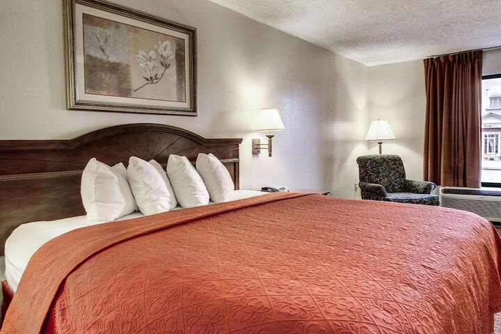 Room 9 of 32