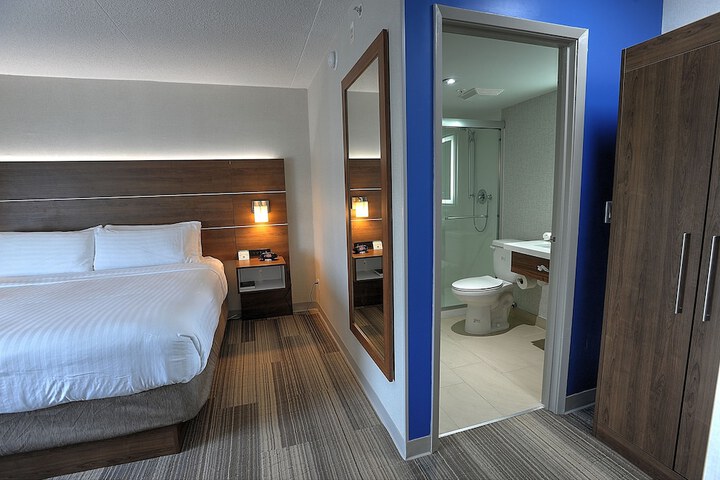 Room 10 of 29