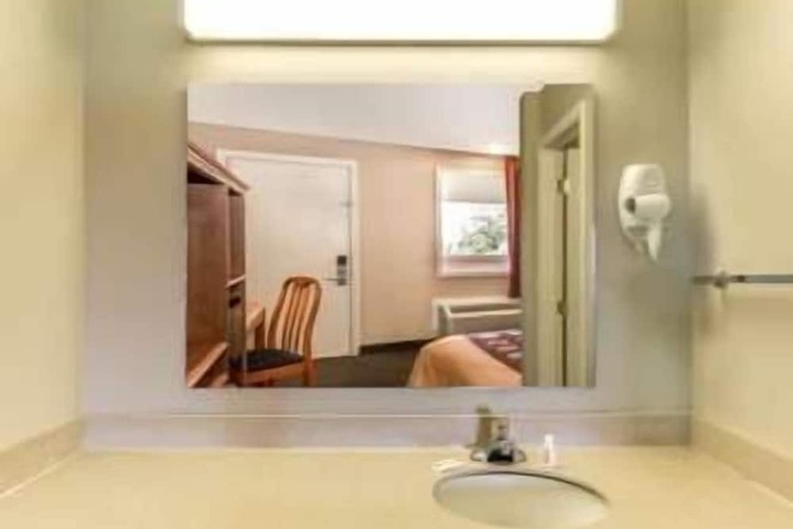 Room 14 of 21