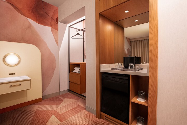 Room 46 of 99