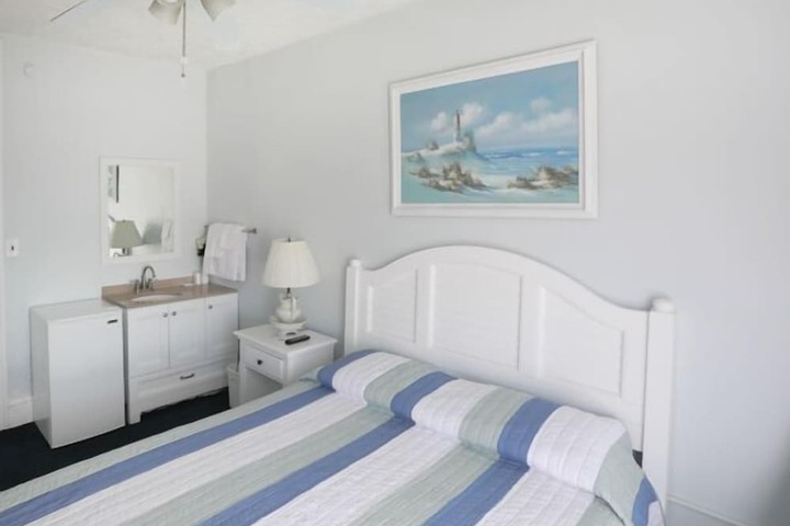 Room 7 of 28
