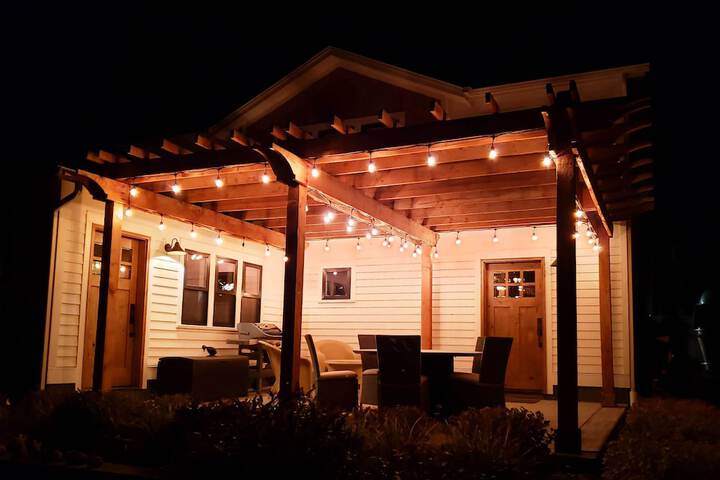 Walk to Town - Castle Rock Cottage!