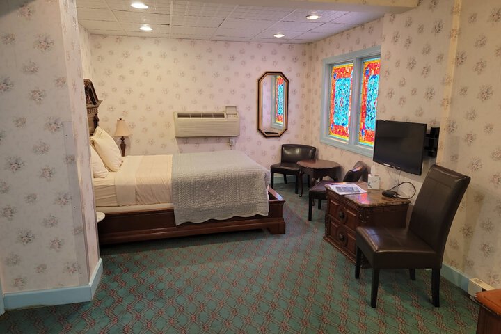 Lowell Inn