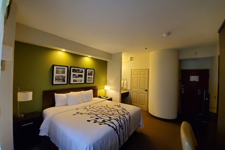 Room 17 of 25