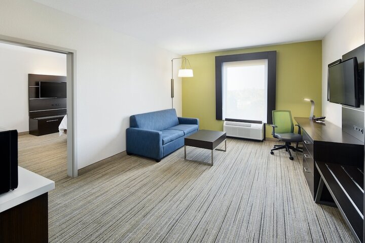 Room 17 of 37